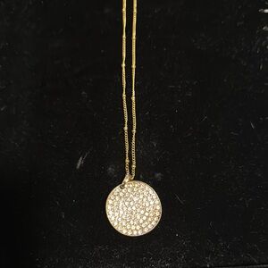 Elegant Gold Pendant Necklace